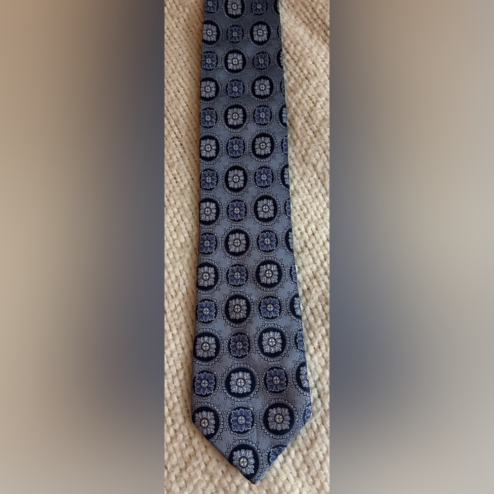 Bocara tie, Blue, purchased at Jos. A Bank, EUC